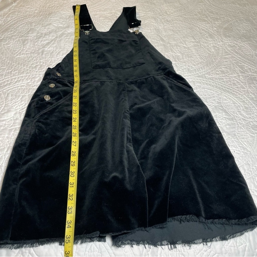 Y2K/90’s Black Velvet Overall Cutoffs Womens M
Body Action Design Jeffrey Halper - Picture 3 of 11